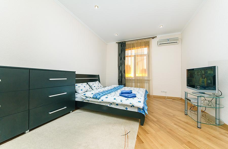Amazing Two Beds In The Klovskiy Spusk Apartman Kijev Kültér fotó